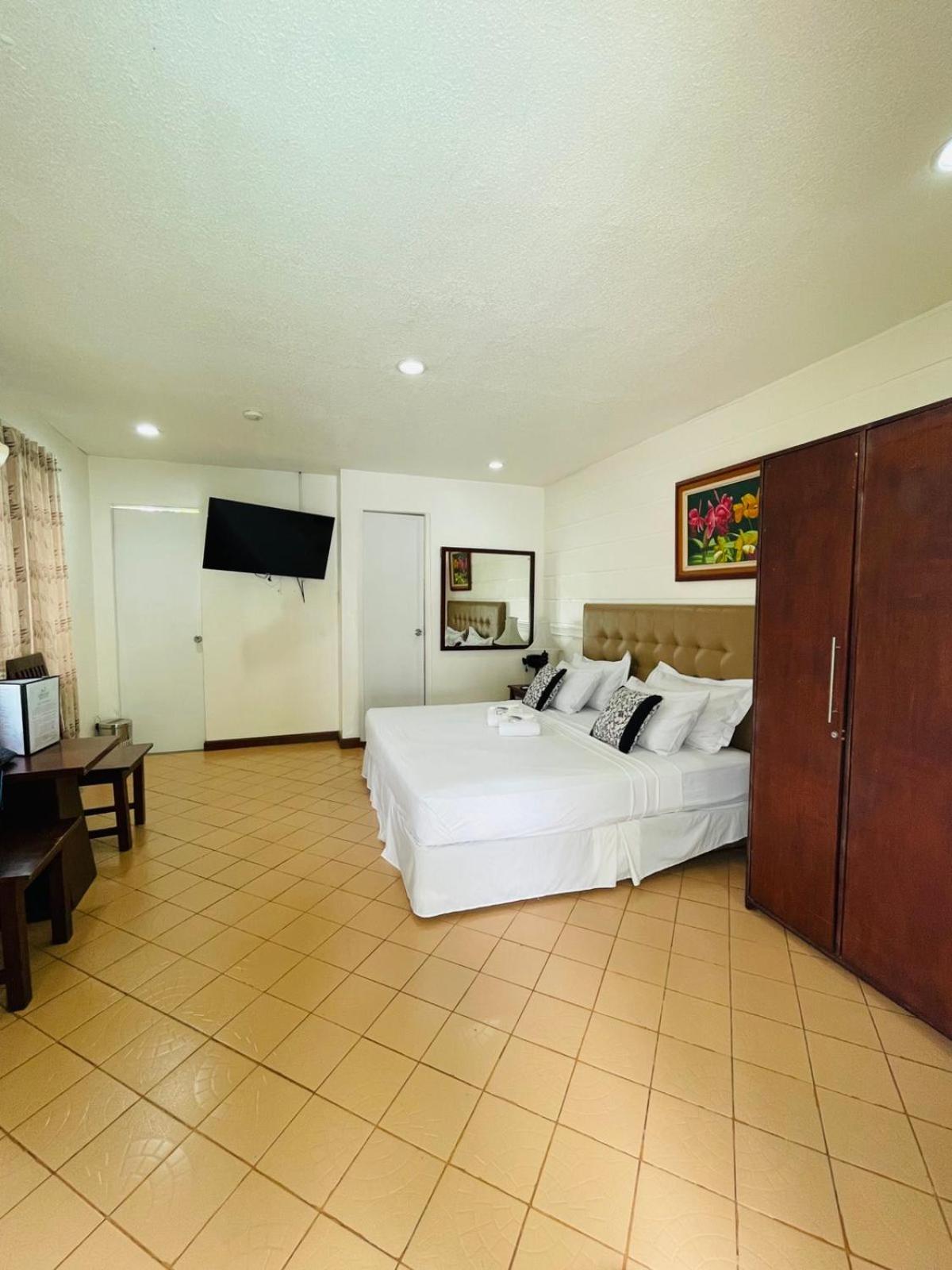 Loreland Farm Resort Antipolo Ngoại thất bức ảnh